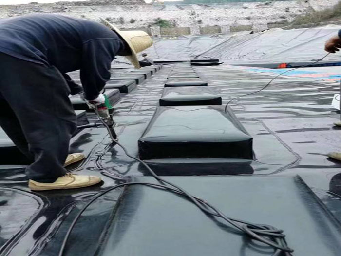 調節池特殊地段hdpe防滲膜的搭接處理方法